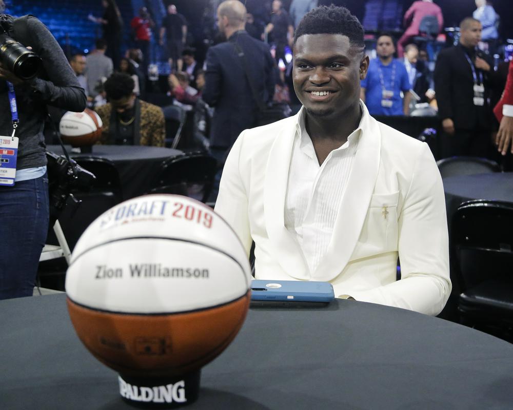 Zion Williamson bo sezono začel kot gledalec. Foto: AP Zion Williamson bo sezono začel kot gledalec. Foto: AP