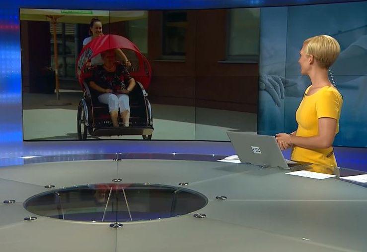 Prijave za počitnice v zameno za prostovoljno delo sprejema direktorica centra Ana Petrič. Foto: Televizija Slovenija Prijave za počitnice v zameno za prostovoljno delo sprejema direktorica centra Ana Petrič. Foto: Televizija Slovenija