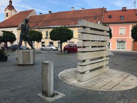 Nedelujoča pitnik in fontana v središču Slovenske Bistrice