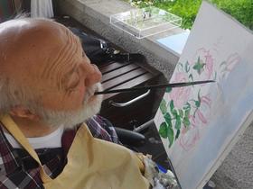 Vojko Gašperut že skoraj pol stoletja slika z usti