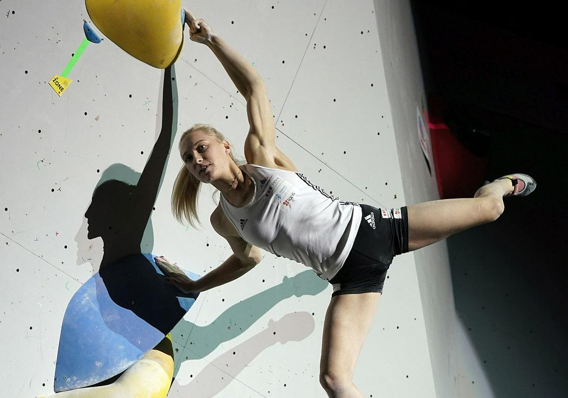 Janja Garnbret je štiri vrhove osvojila v petih poskusih. Foto: EPA Janja Garnbret je štiri vrhove osvojila v petih poskusih. Foto: EPA