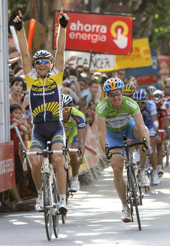 4. septembra 2009 je Borut Božič postavil mejnik slovenskega kolesarstva, ko je kot prvi zmagal na etapi ene izmed treh velikih dirk. Na krožni 176,8 km dolgi ravninski etapi v in okoli Xativa v okolici Valencie je v ciljnem šprintu ugnal Farrarja, Bennatija, Viganoja, Boonena ... Foto: EPA 4. septembra 2009 je Borut Božič postavil mejnik slovenskega kolesarstva, ko je kot prvi zmagal na etapi ene izmed treh velikih dirk. Na krožni 176,8 km dolgi ravninski etapi v in okoli Xativa v okolici Valencie je v ciljnem šprintu ugnal Farrarja, Bennatija, Viganoja, Boonena ... Foto: EPA