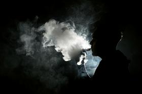 Prva žrtev kajenja elektronskih cigaret v ZDA