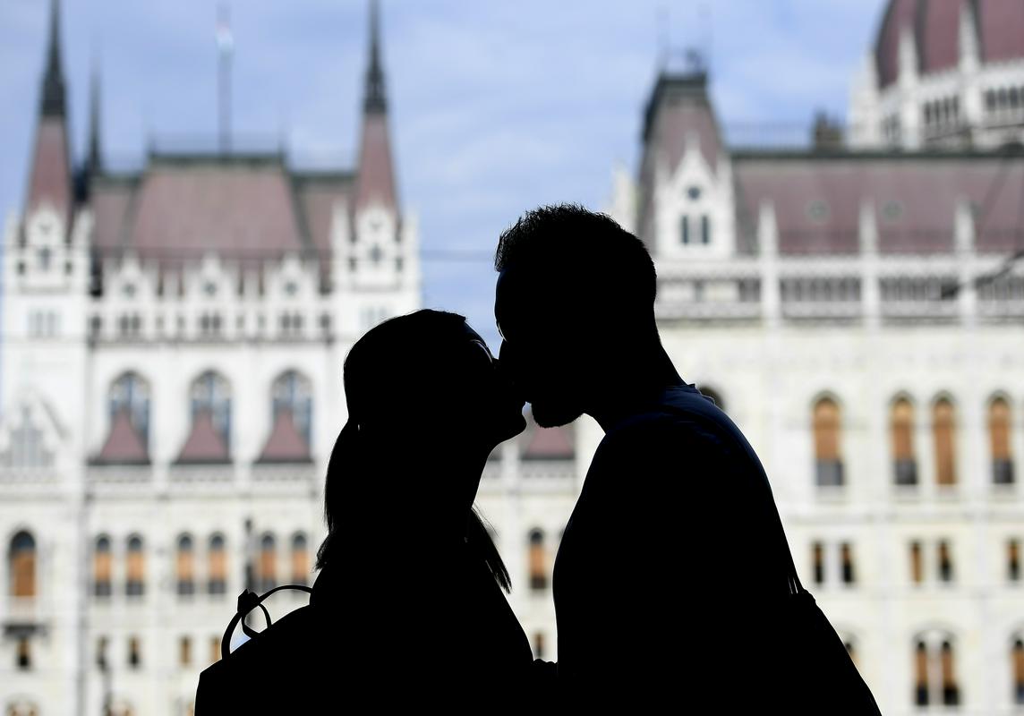 Poleg telesne bližine pa je pri spolnosti pomembna tudi čustvena bližina. Foto: EPA Poleg telesne bližine pa je pri spolnosti pomembna tudi čustvena bližina. Foto: EPA
