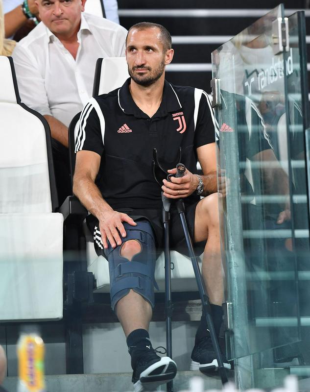 Giorgio Chiellini je takole spremljal zmago Juventusa nad Napolijem konec tedna (4:3). Foto: EPA Giorgio Chiellini je takole spremljal zmago Juventusa nad Napolijem konec tedna (4:3). Foto: EPA