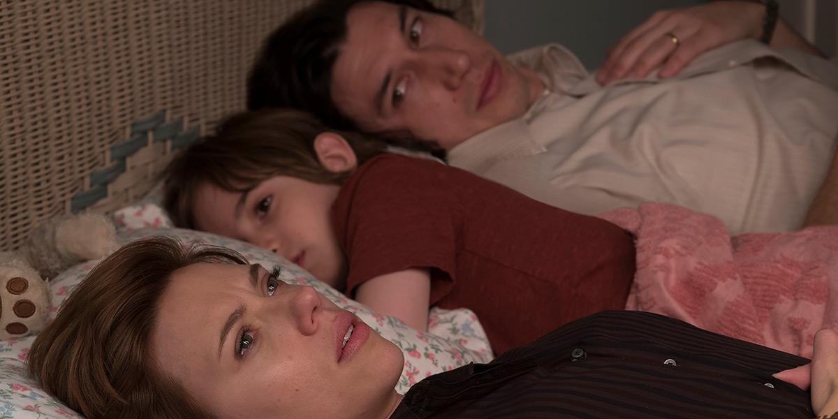 Kako je mogoče, da si nekdo – strokovnjak ali ne – ogleda film Marriage Story Noaha Baumbacha in sklene, da si tak film ne zasluži niti ene izmed osmih nagrad, kolikor jih podeljuje festivalska žirija? Foto: IMDb Kako je mogoče, da si nekdo – strokovnjak ali ne – ogleda film Marriage Story Noaha Baumbacha in sklene, da si tak film ne zasluži niti ene izmed osmih nagrad, kolikor jih podeljuje festivalska žirija? Foto: IMDb
