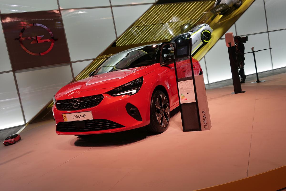 Tudi opel corsa v novi generaciji stavi na električno različico. Foto: MMC RTV SLO/Matija Janežič Tudi opel corsa v novi generaciji stavi na električno različico. Foto: MMC RTV SLO/Matija Janežič