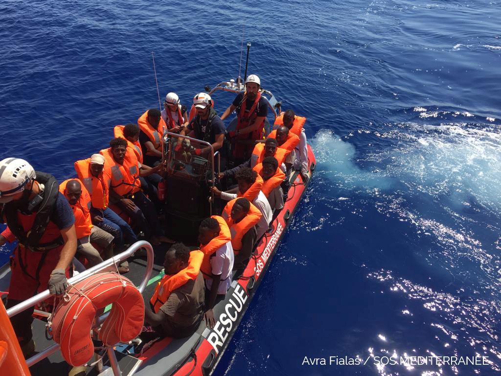 Ladja Ocean Viking je bila na svoji drugi misiji in je skoraj dva tedna plula med Malto in Italijo, kjer je iskala pristanišče za vplutje. Foto: EPA Ladja Ocean Viking je bila na svoji drugi misiji in je skoraj dva tedna plula med Malto in Italijo, kjer je iskala pristanišče za vplutje. Foto: EPA
