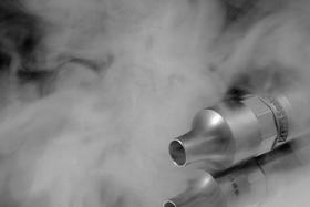 Stroka o e-cigaretah: vdihavanje arom je potencialno škodljivo