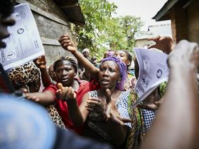 V boju proti eboli ključno zaupanje lokalnega prebivalstva