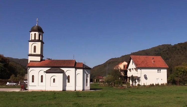 Cerkev so ob podpori oblasti Republike Srbske nezakonito zgradili brez privolitve lastnice, zdaj pa jo bodo morali porušiti v treh mesecih. Foto: Reuters Cerkev so ob podpori oblasti Republike Srbske nezakonito zgradili brez privolitve lastnice, zdaj pa jo bodo morali porušiti v treh mesecih. Foto: Reuters