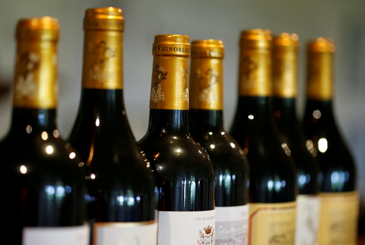 Med ocarinjenimi izdelki bo tudi francosko vino. Foto: Reuters Med ocarinjenimi izdelki bo tudi francosko vino. Foto: Reuters