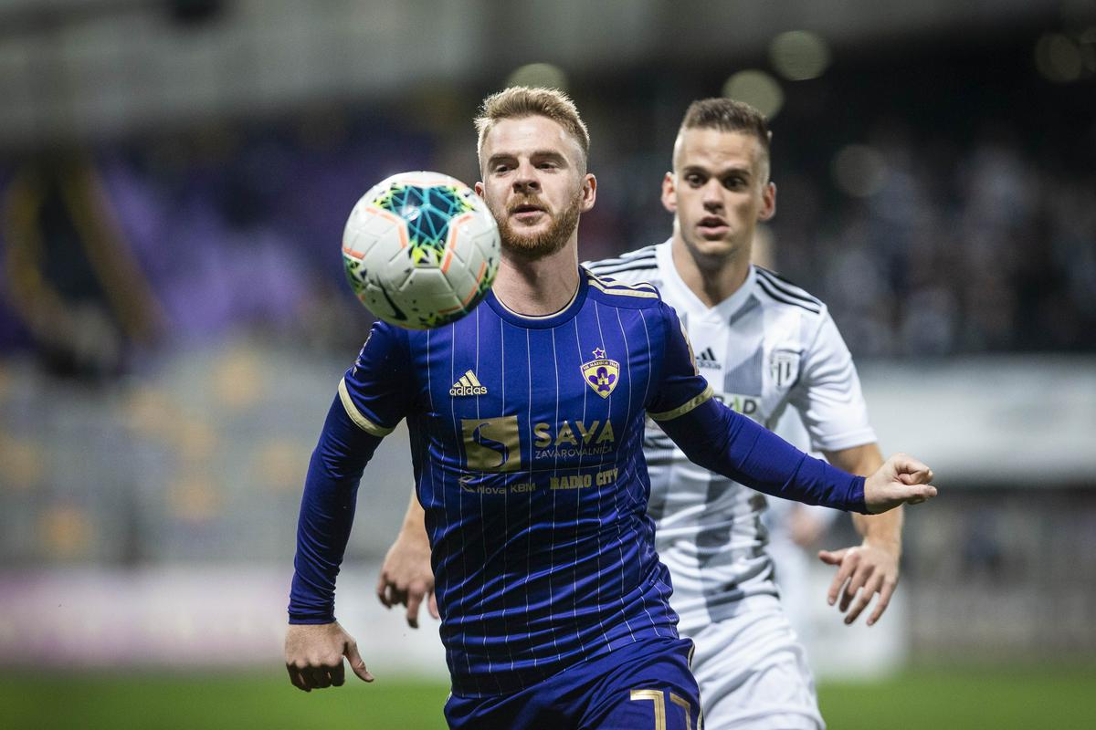 Rudi Požeg Vancaš in soigralci so po šestih zaporednih zmagah remizirali. Mura (v ozadju Tomi Horvat) je neporažena na petih tekmah. Foto: www.alesfevzer.com Rudi Požeg Vancaš in soigralci so po šestih zaporednih zmagah remizirali. Mura (v ozadju Tomi Horvat) je neporažena na petih tekmah. Foto: www.alesfevzer.com