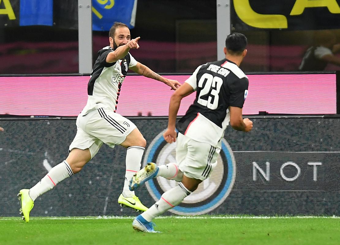 Tekmo je v 80. minuti odločil adut s klopi Gonzalo Higuain. Foto: Reuters Tekmo je v 80. minuti odločil adut s klopi Gonzalo Higuain. Foto: Reuters