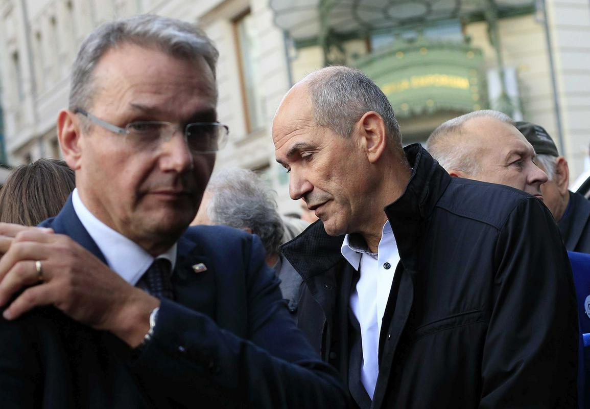 Trije vidnejši politiki na shodu. Foto: BoBo/Borut Živulović Trije vidnejši politiki na shodu. Foto: BoBo/Borut Živulović