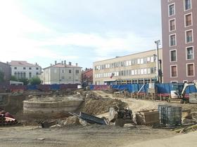 Nevšečnosti zaradi gradnje garažne hiše sredi Kopra
