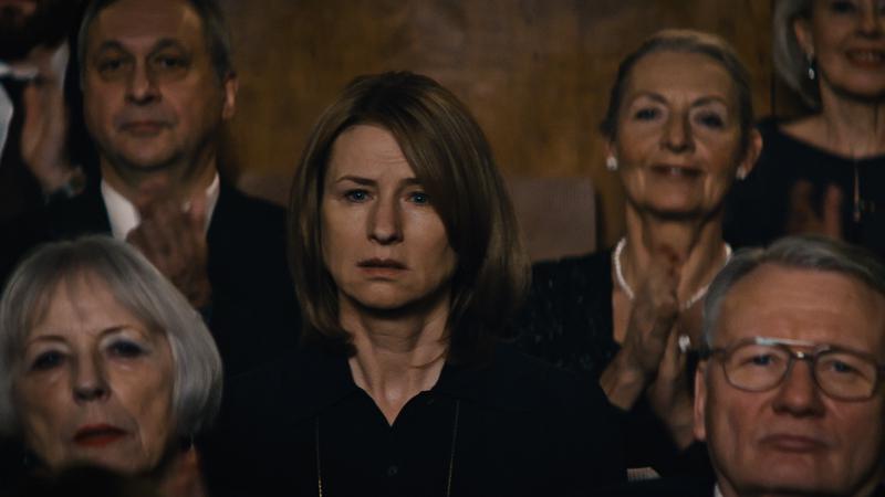 Lara Lara je svetovno premiero doživela julija lani na filmskem festivalu v Karlovih Varih, kjer je glavna igralka, izvrstna Corinna Harfouch, prejela nagrado za najboljšo igralko, film pa je prejel tudi posebno nagrado žirije in nagrado ekumenske žirije. Foto: LIFFe