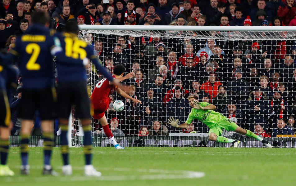 Curtis Jones je v peti seriji 11-metrovk Liverpool poslal v četrtfinale. Foto: Reuters Curtis Jones je v peti seriji 11-metrovk Liverpool poslal v četrtfinale. Foto: Reuters