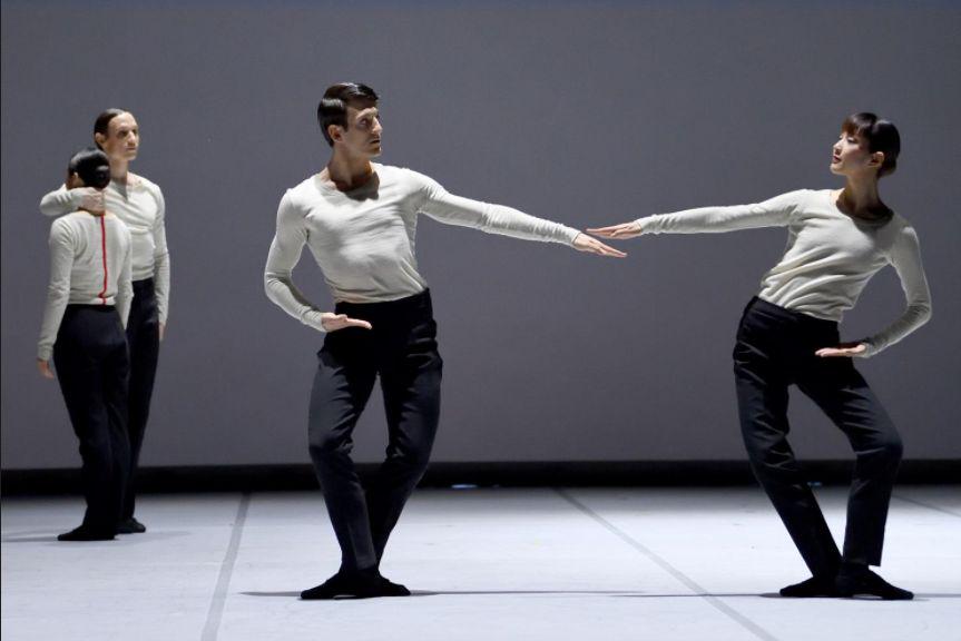 Kostume za balet je ustvaril Leo Kulaš, scenografijo pa Marko Japelj. Foto: Stuttgarter Ballett Kostume za balet je ustvaril Leo Kulaš, scenografijo pa Marko Japelj. Foto: Stuttgarter Ballett