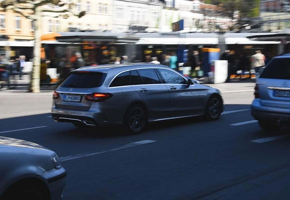 Pri Mercedesu čakajo na zeleno luč EU, ki bo omogočil delovanje naslednje stopnje avtonomne vožnje v njihovih vozilih. Foto: MMC RTV SLO/Avtomobilnost Pri Mercedesu čakajo na zeleno luč EU, ki bo omogočil delovanje naslednje stopnje avtonomne vožnje v njihovih vozilih. Foto: MMC RTV SLO/Avtomobilnost