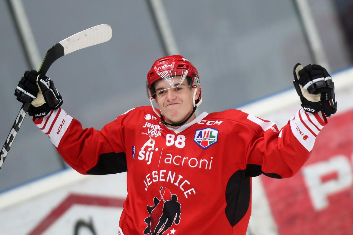 Jaka Sodja je dosegel dva gola ob gladki zmagi nad drugo ekipo KAC-a. Foto: www.alesfevzer.com Jaka Sodja je dosegel dva gola ob gladki zmagi nad drugo ekipo KAC-a. Foto: www.alesfevzer.com