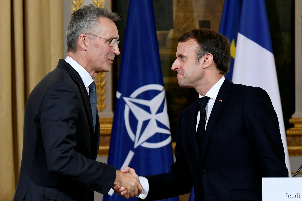 Macron tudi po srečanju s Stoltenbergom stoji za izjavami, da je Nato Macron tudi po srečanju s Stoltenbergom stoji za izjavami, da je Nato