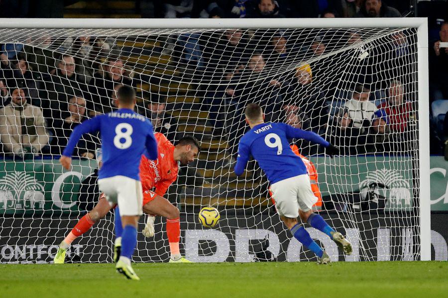 Po zmagi nad Watfordom (2:0) Liverpoolov najbližji zasledovalec v Premier ligi ostaja Leicester City, ki za rdečimi zaostaja za osem točk, Manchester City na tretjem mestu ima že 11 točk zaostanka. Foto: Reuters Po zmagi nad Watfordom (2:0) Liverpoolov najbližji zasledovalec v Premier ligi ostaja Leicester City, ki za rdečimi zaostaja za osem točk, Manchester City na tretjem mestu ima že 11 točk zaostanka. Foto: Reuters