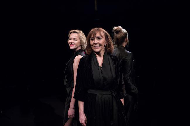 Če ste zamudili premiero, lahko v tem mesecu v Štihovi dvorani predstavo ujamete še 11., 12., 13. in 16. decembra. Foto: SNG Drama Ljubljana/Matej Povše Če ste zamudili premiero, lahko v tem mesecu v Štihovi dvorani predstavo ujamete še 11., 12., 13. in 16. decembra. Foto: SNG Drama Ljubljana/Matej Povše