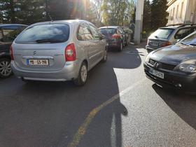 Kaos na parkiriščih ob ptujski bolnišnici