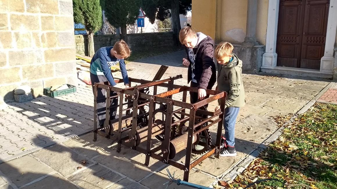 Pri projektu je sodelovalo deset učencev, ki so izvedeli veliko novega o ohranjanju kulturne dediščine. Foto: Petra Grmovšek