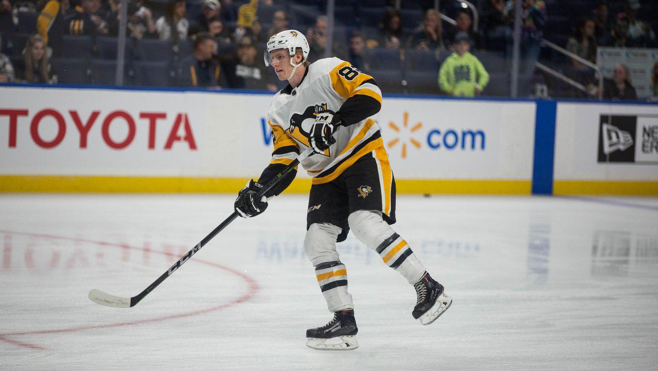 Jan Drozg je vsaj začasno napredoval v AHL, kjer je mislil, da bo tudi začel sezono, a je moral sprva na kaljenje v tretjo ligo. Marca je Mariborčan s Pittsburghom podpisal triletno začetno NHL-pogodbo. Foto: Twitter/@penguins Jan Drozg je vsaj začasno napredoval v AHL, kjer je mislil, da bo tudi začel sezono, a je moral sprva na kaljenje v tretjo ligo. Marca je Mariborčan s Pittsburghom podpisal triletno začetno NHL-pogodbo. Foto: Twitter/@penguins