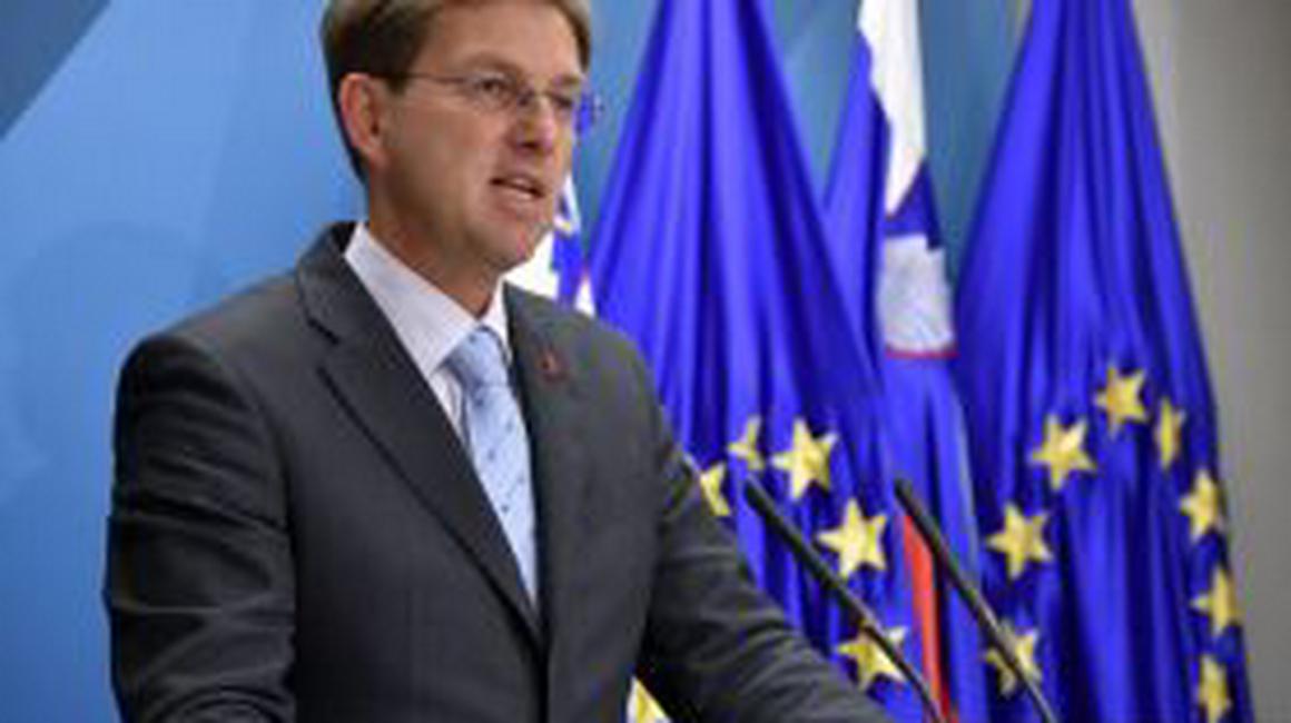 Na fotografiji je predsednik vlade Republike Slovenije Miro Cerar med dajanjem izjave na tiskovni konferenci. Foto: Borut Živulović/ BoBo Foto: dostopno