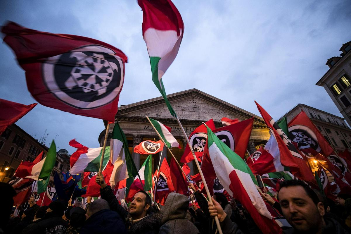 Aktivisti gibanja CasaPound redno prirejajo shode po državi. Foto: EPA Aktivisti gibanja CasaPound redno prirejajo shode po državi. Foto: EPA