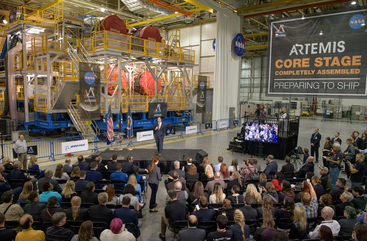 Nasa proslavlja dokončanje osnovne stopnje SLS-a. Teh Nasa proslavlja dokončanje osnovne stopnje SLS-a. Teh