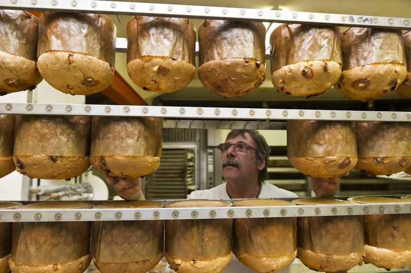 Italijani bodo v teh prazničnih dneh pojedli 29.000 ton panettona. Foto: EPA Italijani bodo v teh prazničnih dneh pojedli 29.000 ton panettona. Foto: EPA