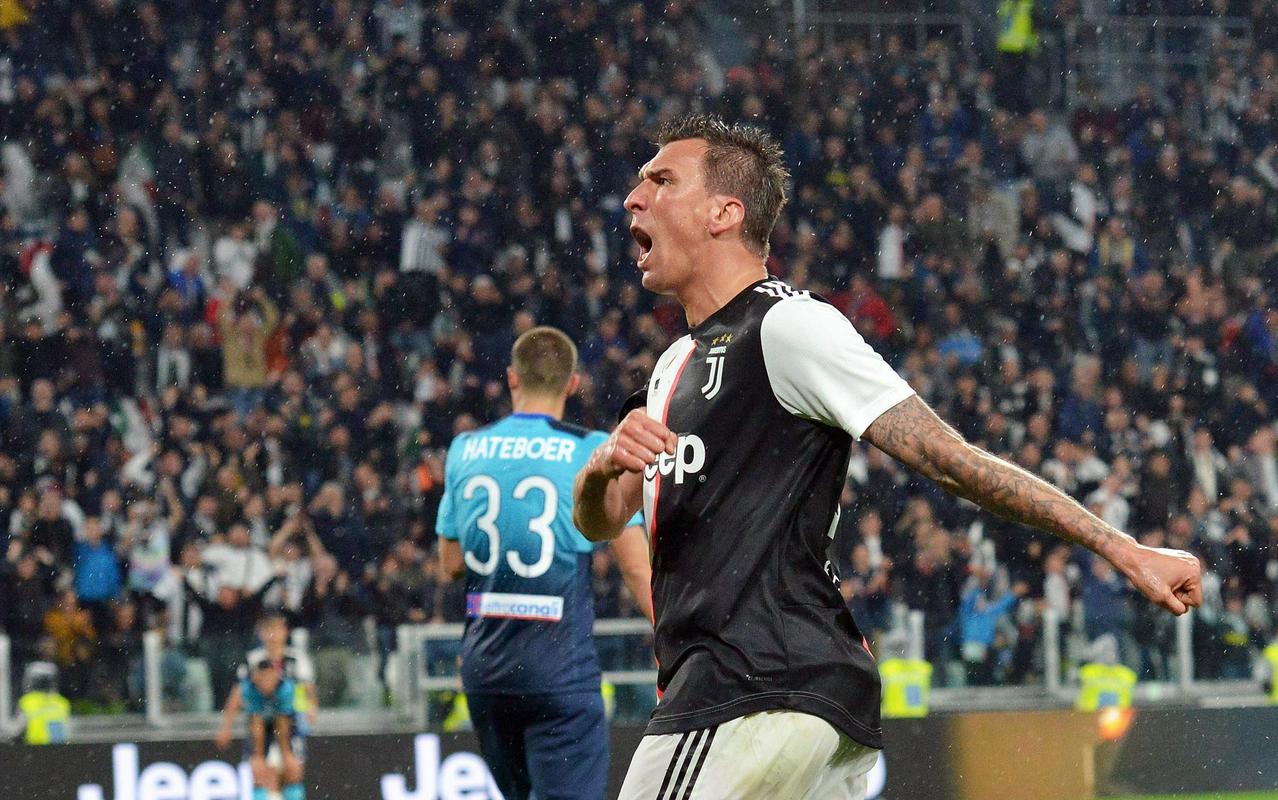 33-letni Mandžukić ni bil v načrtih trenerja Juventusa Maurizia Sarrija. Foto: EPA 33-letni Mandžukić ni bil v načrtih trenerja Juventusa Maurizia Sarrija. Foto: EPA
