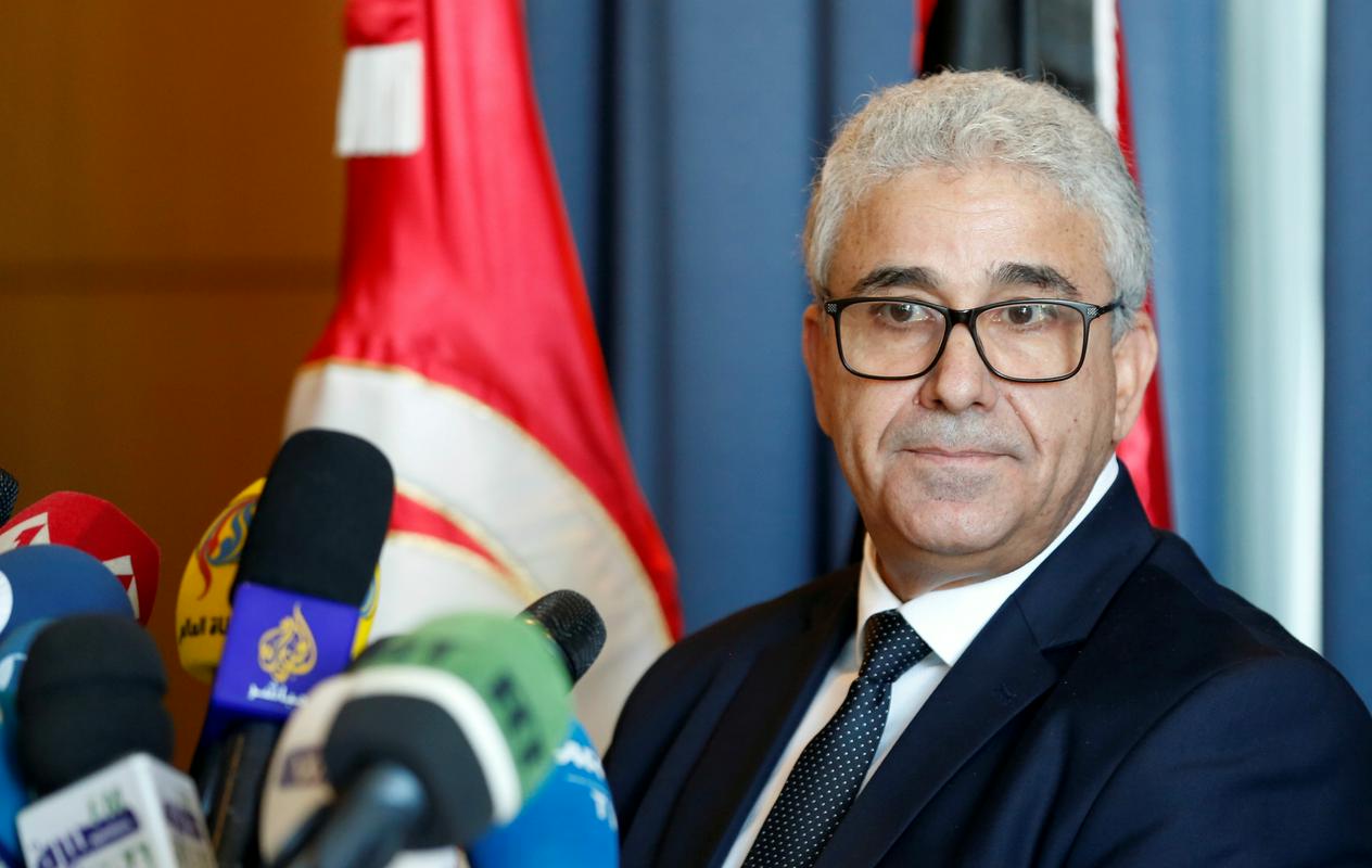 Libijski notranji minister Fašaga je na tiskovni konferenci v Tunisu dejal, da bo mednarodna vlada povabila Turčijo, če se bodo razmere zaostrile. Foto: Reuters Libijski notranji minister Fašaga je na tiskovni konferenci v Tunisu dejal, da bo mednarodna vlada povabila Turčijo, če se bodo razmere zaostrile. Foto: Reuters