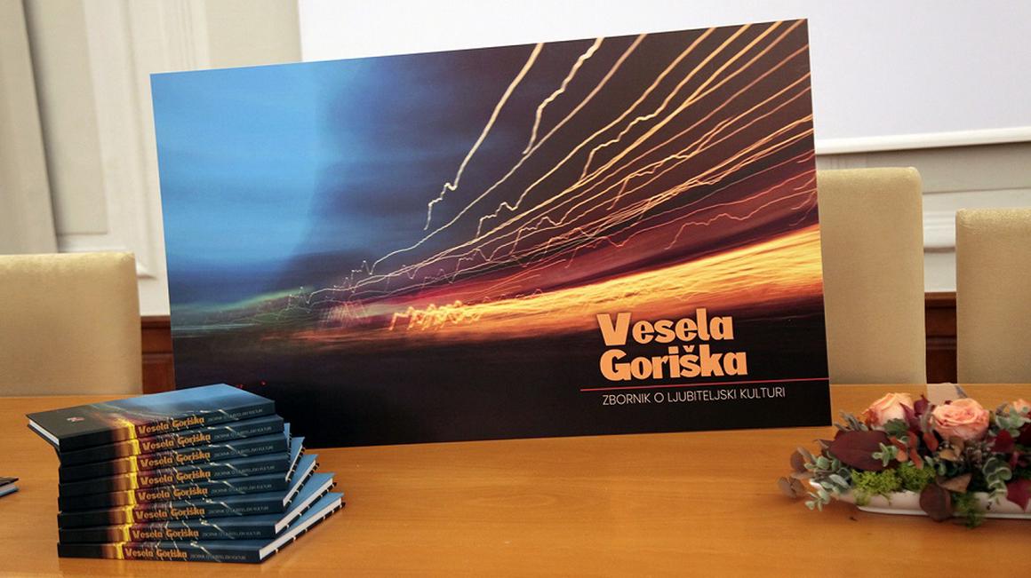 Za fotografsko podobo zbornika je poskrbel Jernej Skrt. Foto: Radio Koper/Jernej Skrt