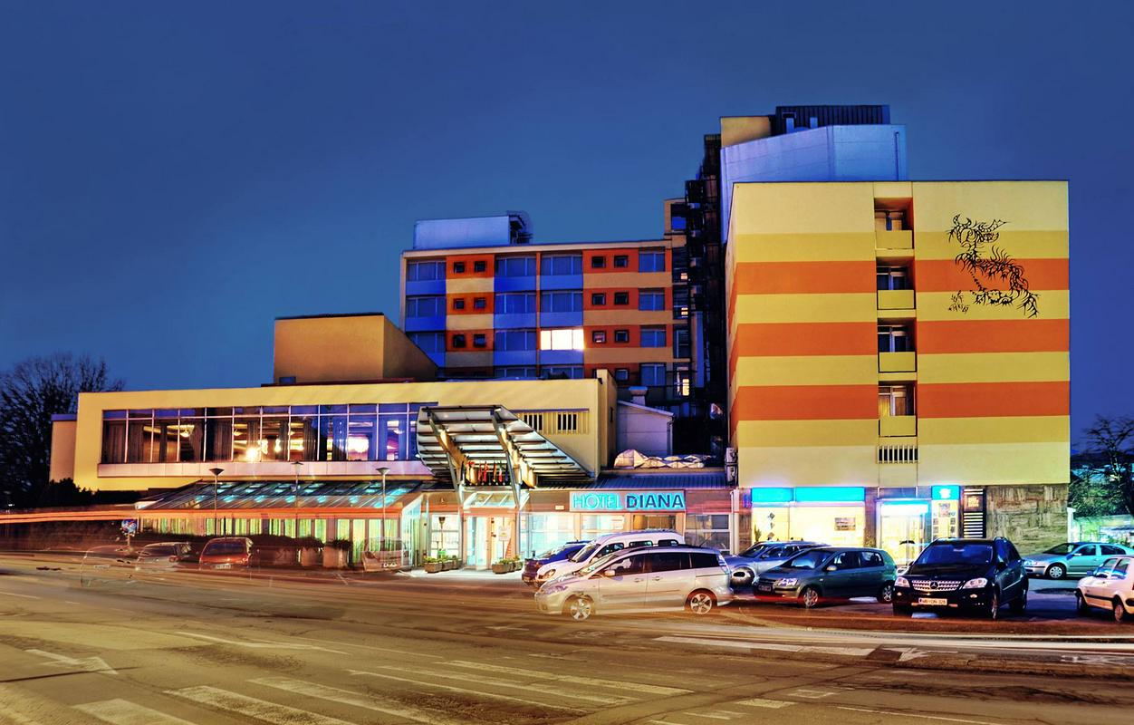 Hotel Diana stoji v središču Murske Sobote, ima 150 postelj in zaposluje približno 50 ljudi. Foto: Facebook Hotel Diana Hotel Diana stoji v središču Murske Sobote, ima 150 postelj in zaposluje približno 50 ljudi. Foto: Facebook Hotel Diana
