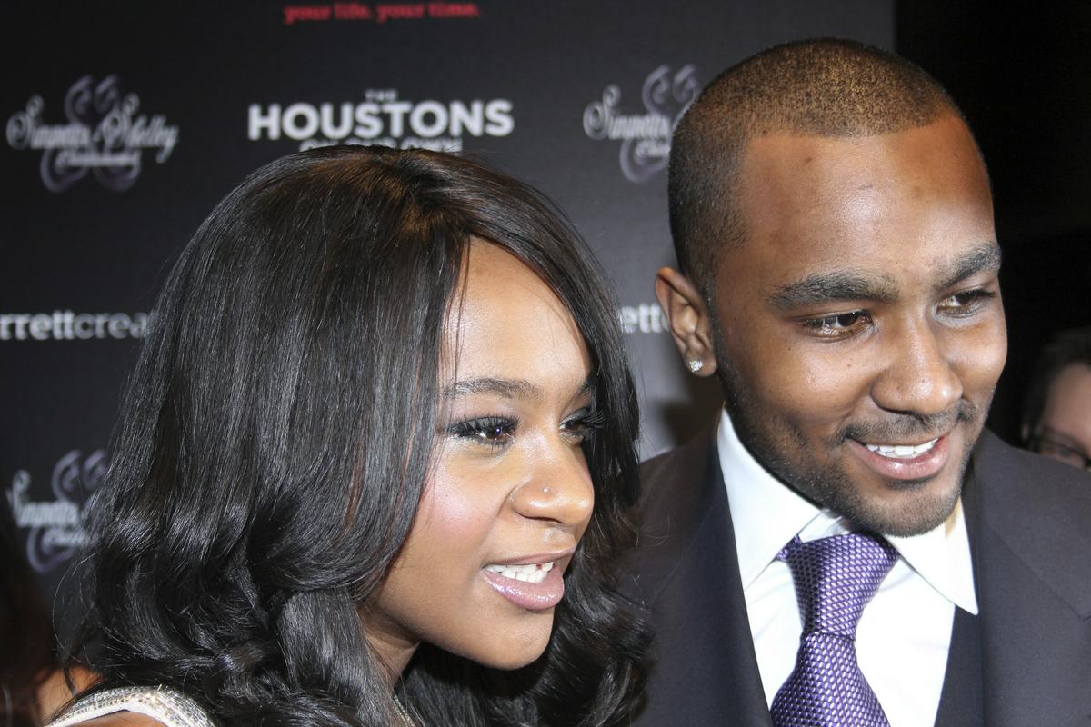 Leta 2012 je umrla Whitney Houston, leta 2015 njena hčerka Bobbi Kristina, zdaj pa še Nick Gordon. Pri vseh so bila za smrt (vsaj deloma) kriva mamila. Foto: AP Leta 2012 je umrla Whitney Houston, leta 2015 njena hčerka Bobbi Kristina, zdaj pa še Nick Gordon. Pri vseh so bila za smrt (vsaj deloma) kriva mamila. Foto: AP