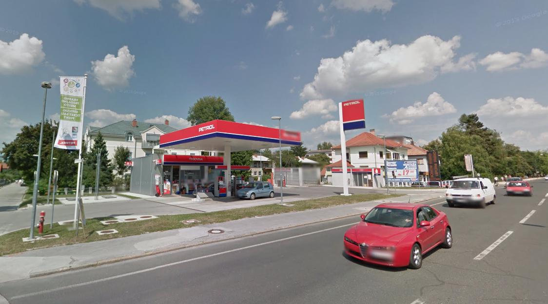 Število Petrolovih bencinskih servisov je ob koncu leta 2019 znašalo 509, od tega 318 v Sloveniji, 110 na Hrvaškem, 42 v Bosni in Hercegovini, 14 v Srbiji, 14 v Črni gori in 11 na Kosovu. Foto: Google Maps Število Petrolovih bencinskih servisov je ob koncu leta 2019 znašalo 509, od tega 318 v Sloveniji, 110 na Hrvaškem, 42 v Bosni in Hercegovini, 14 v Srbiji, 14 v Črni gori in 11 na Kosovu. Foto: Google Maps