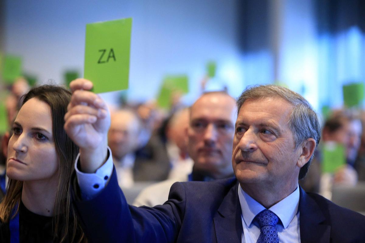 Delegati DeSUS-a so januarja na volilnem kongresu odločili, da je po 15 letih vodenja Karla Erjavca čas za nov obraz na čelu stranke, in podprli Aleksandro Pivec. Foto: BoBo Delegati DeSUS-a so januarja na volilnem kongresu odločili, da je po 15 letih vodenja Karla Erjavca čas za nov obraz na čelu stranke, in podprli Aleksandro Pivec. Foto: BoBo
