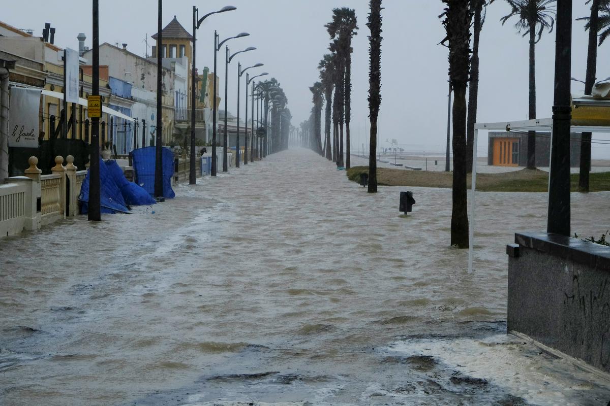 Poplave v mestu Alboraya blizu Valencie. Foto: Reuters Poplave v mestu Alboraya blizu Valencie. Foto: Reuters