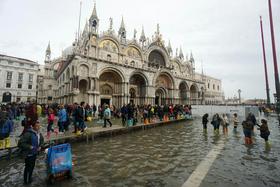 Baziliko svetega Marka v Benetkah bodo nemara obdali s steklenim zidom