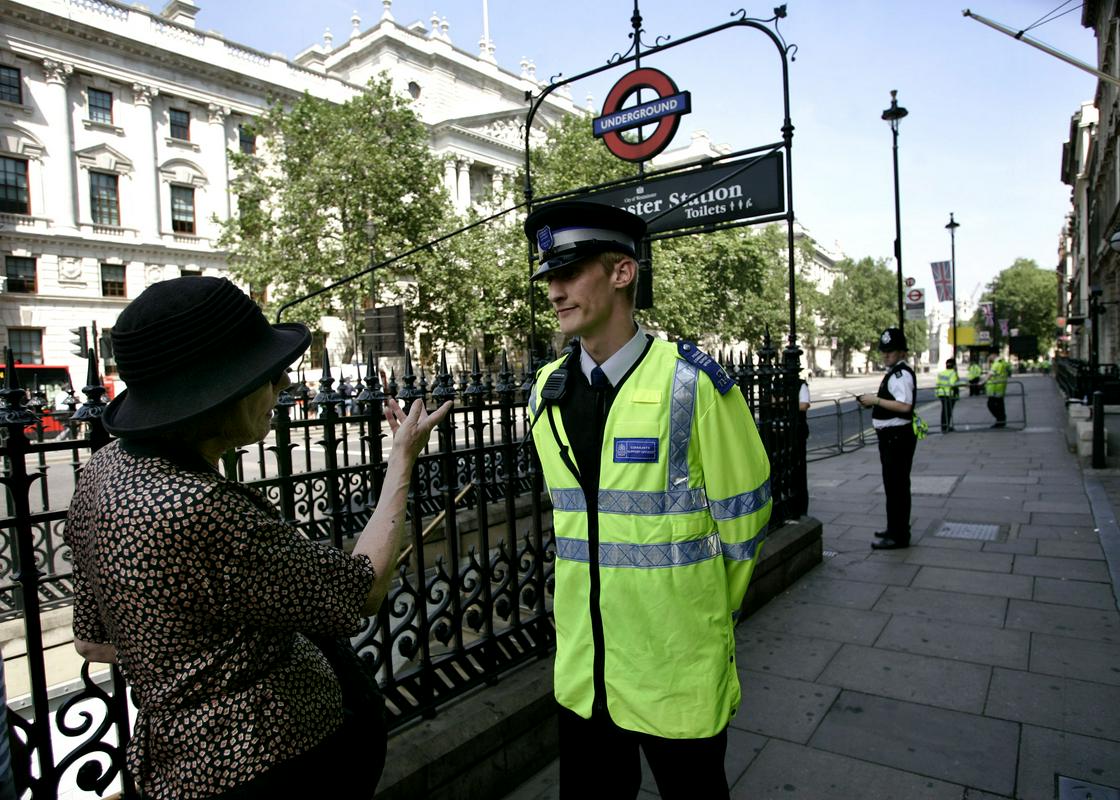 London ima že sicer razvejano mrežo uličnih kamer, imenovanih CCTV, zdaj pa bodo uporabljali še kamere za prepoznavo obraza. Foto: AP London ima že sicer razvejano mrežo uličnih kamer, imenovanih CCTV, zdaj pa bodo uporabljali še kamere za prepoznavo obraza. Foto: AP