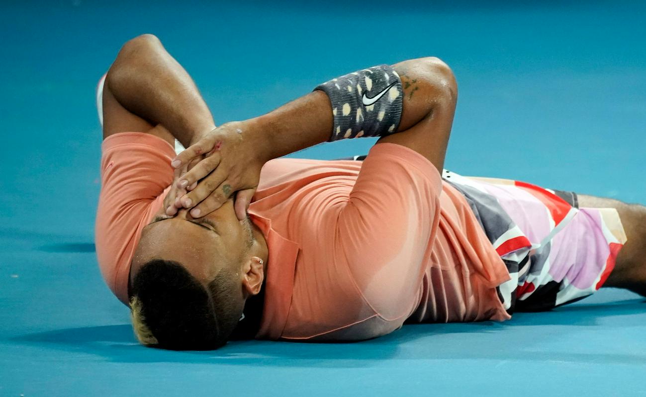 Nick Kyrgios je po štirih urah in pol poskrbel, da se bo v ponedeljek na Rod Laver Areni pomeril z Rafaelom Nadalom. Foto: Reuters Nick Kyrgios je po štirih urah in pol poskrbel, da se bo v ponedeljek na Rod Laver Areni pomeril z Rafaelom Nadalom. Foto: Reuters
