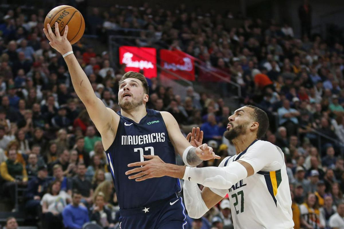 Rudy Gobert je na začetku tekme v obrambi pustil še nekaj lukenj, v nadaljevanju pa je bil zelo dober. Foto: AP Rudy Gobert je na začetku tekme v obrambi pustil še nekaj lukenj, v nadaljevanju pa je bil zelo dober. Foto: AP