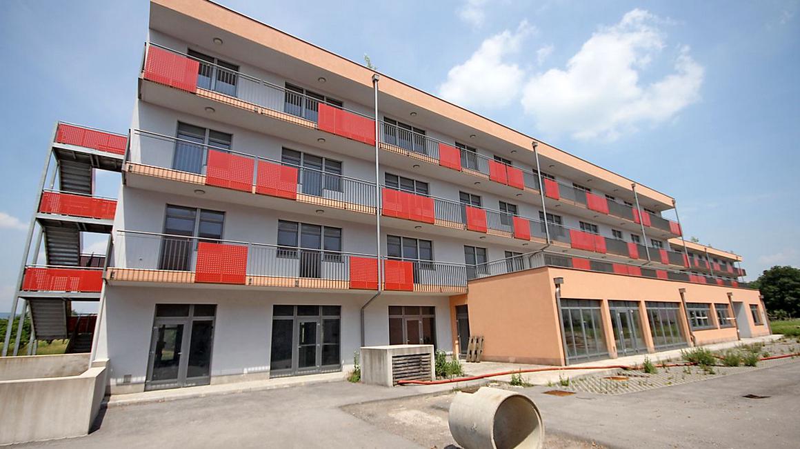 Družba za upravljanje terjatev bank je uradno postala lastnica socialnega centra Vrtojba leta 2015. Foto: Primorske novice