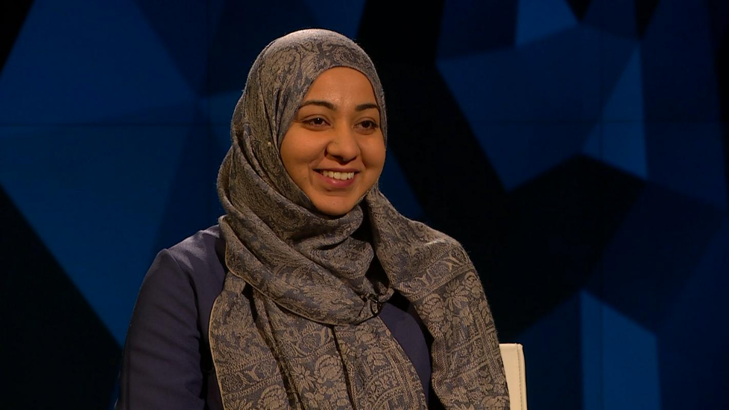 Tudi Marija, Jezusova mati, ki je muslimanskim ženskam vzor, je nosila ruto, spomni Maha. Foto: MMC RTV SLO Tudi Marija, Jezusova mati, ki je muslimanskim ženskam vzor, je nosila ruto, spomni Maha. Foto: MMC RTV SLO
