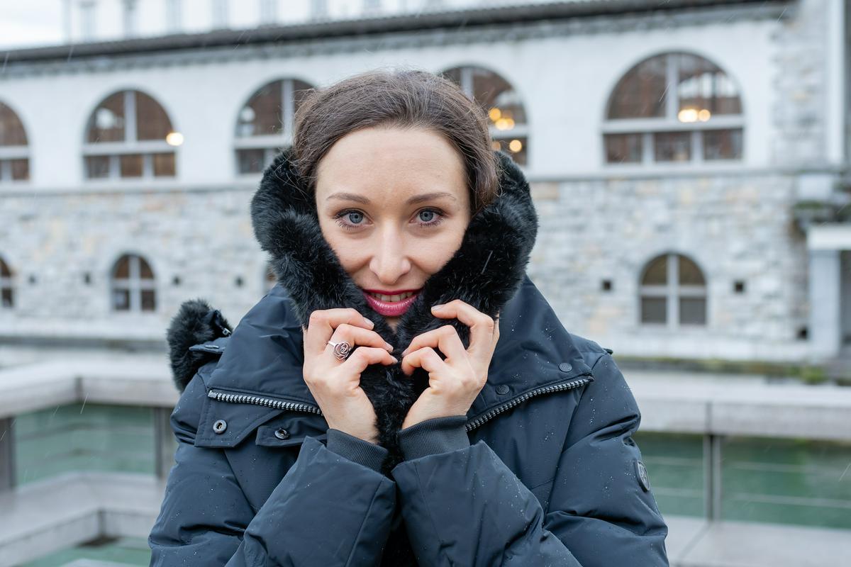 V Ljubljani je diplomirala na oddelku za psihologijo ljubljanske Filozofske fakultete, leta 2010 pa prvič odšla v ZDA, kjer se je med drugim izobraževala na NYFA (New York Film Academy) in The Acting Studio. Foto: MMC RTV SLO/ Miloš Ojdanić V Ljubljani je diplomirala na oddelku za psihologijo ljubljanske Filozofske fakultete, leta 2010 pa prvič odšla v ZDA, kjer se je med drugim izobraževala na NYFA (New York Film Academy) in The Acting Studio. Foto: MMC RTV SLO/ Miloš Ojdanić